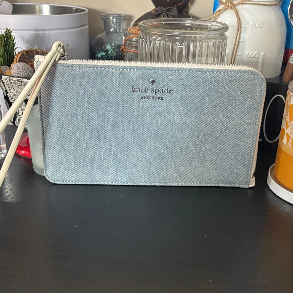 kate spade Light Blue Denim Wristlet Clutch NWT